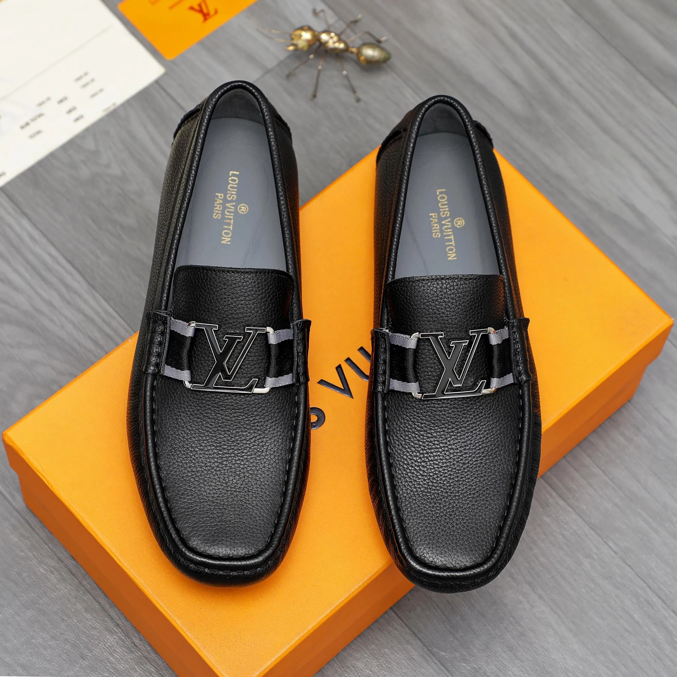 Men's shoes 💰400 Product trademark: LV "Louis Vuitton" casual slip-on shoes Regular size: 38-45 (45 is custom-made and non-returnable) Product materials: Selected high-quality pebbled cowhide upper, pigskin lining, rubber outsole